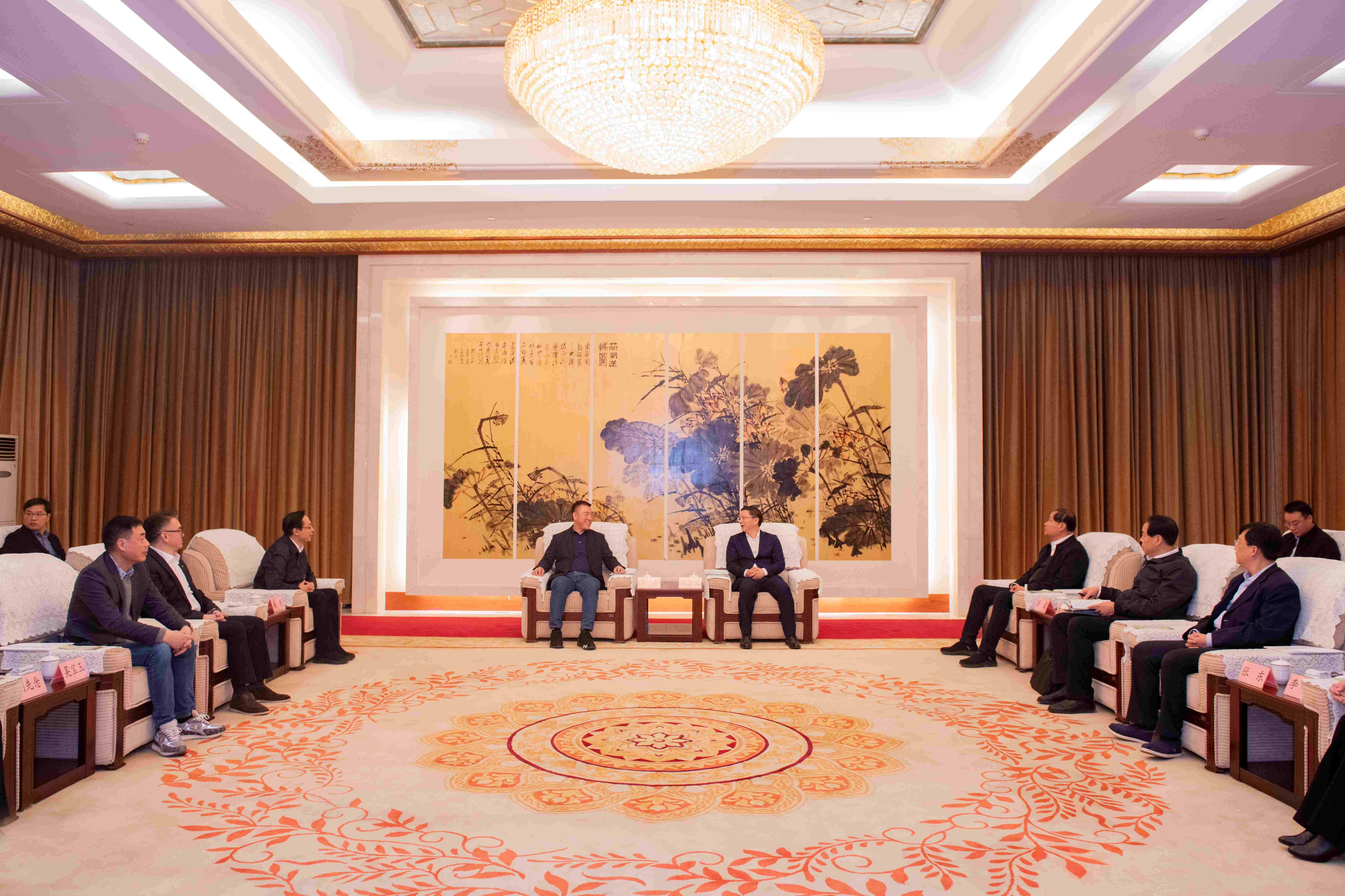 JDB电子游戏科技董事长陈涛带领深圳市和惠州市企业家前往济宁市考察交流 